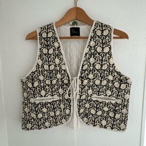 Black and White Patterned Women's Top